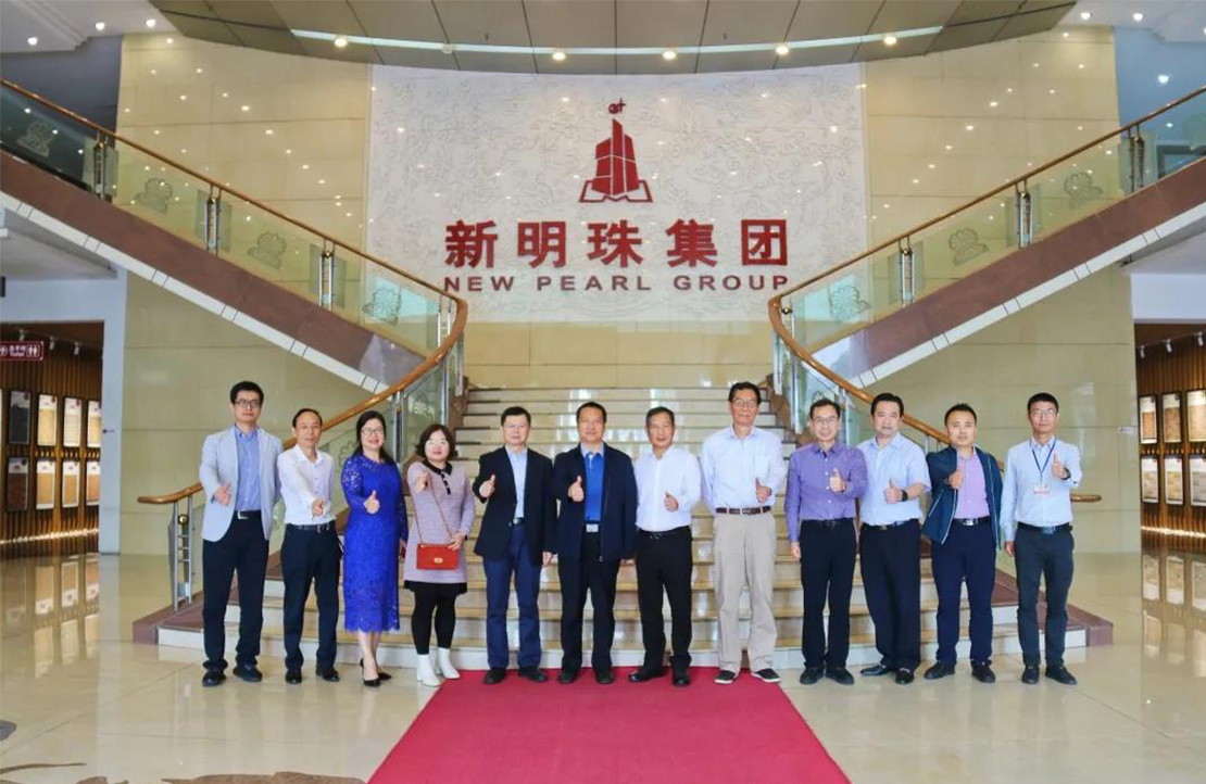 中國建材工業規劃研究院院長曾令榮一行走進新明珠，共商行業發展大計